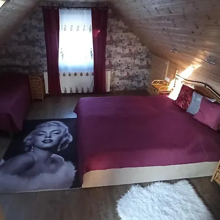 Marilyn Vendeghaz Πανσιόν 3*