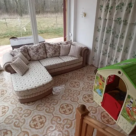 Marilyn Vendeghaz 3*