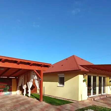 Marilyn Vendeghaz 3*