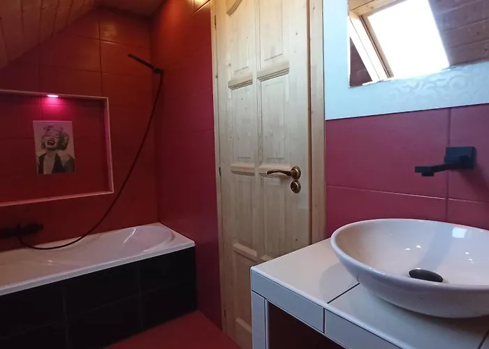 בית הארחה Marilyn Vendeghaz 3*