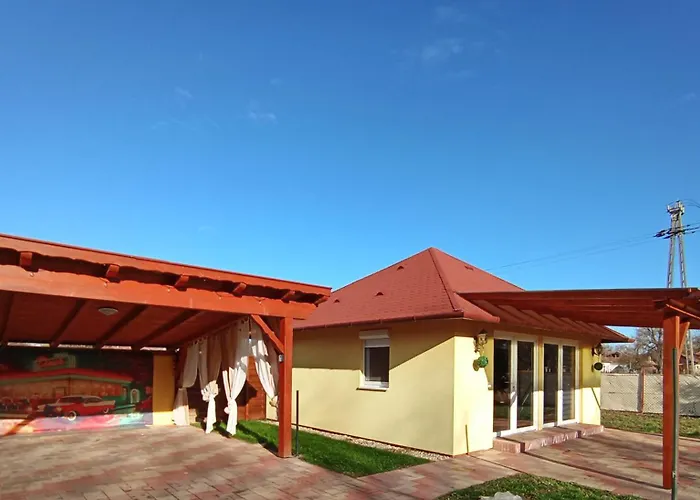 Marilyn Vendeghaz 3*